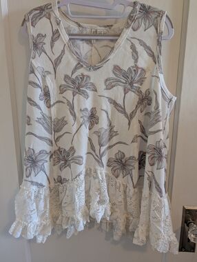 Cato Women's Floral Lace-Hem Sleeveless Top - Cream with Grey Floral